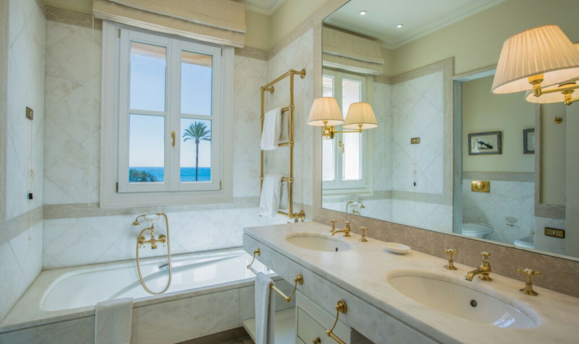 Resale - House -
Los Monteros