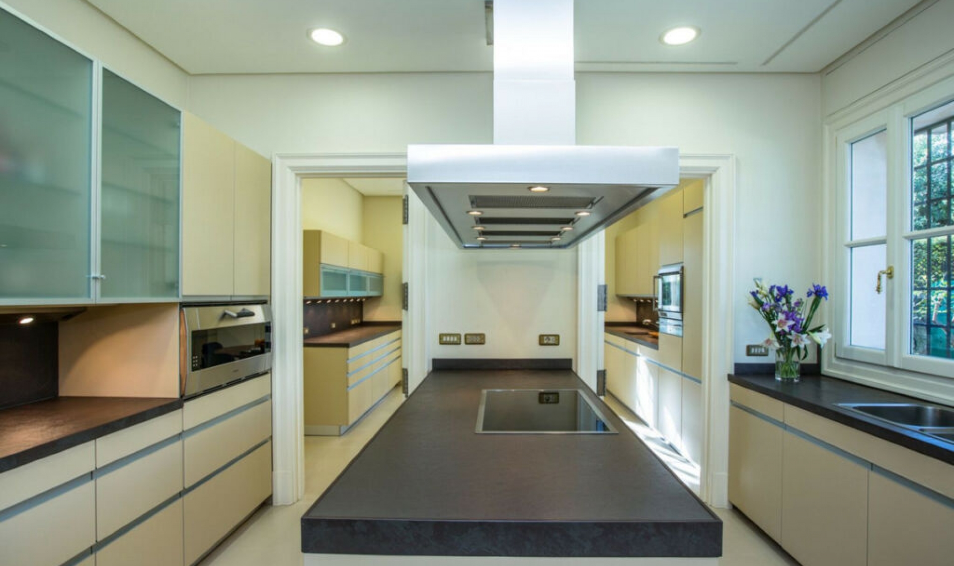 Resale - House -
Los Monteros