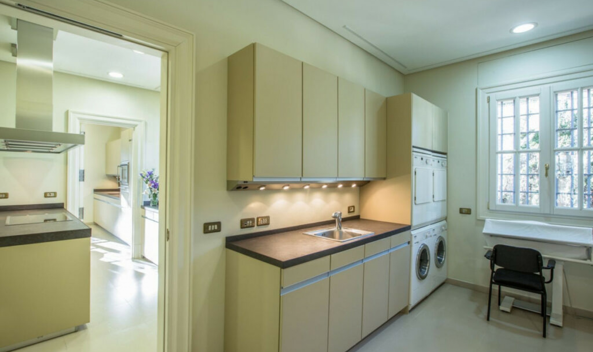 Resale - House -
Los Monteros