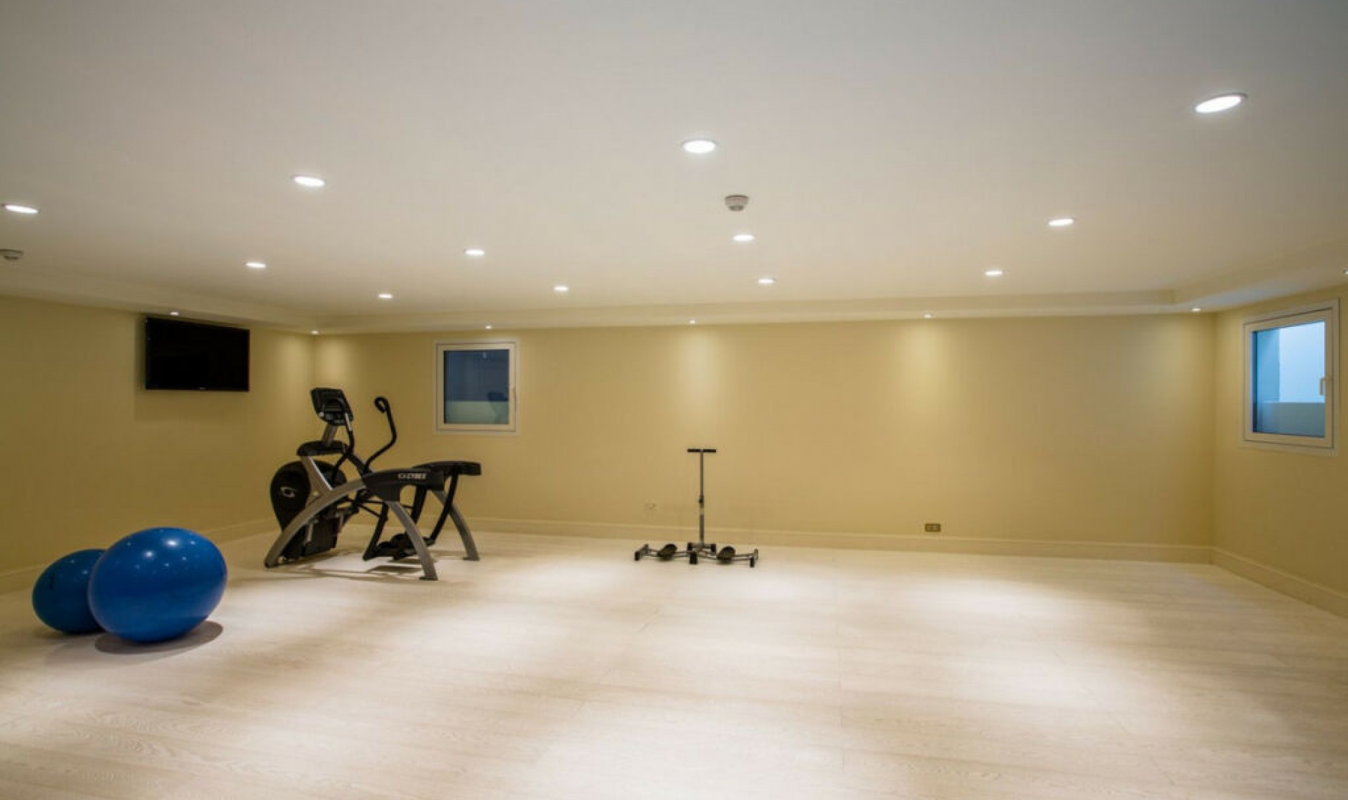 Resale - House -
Los Monteros