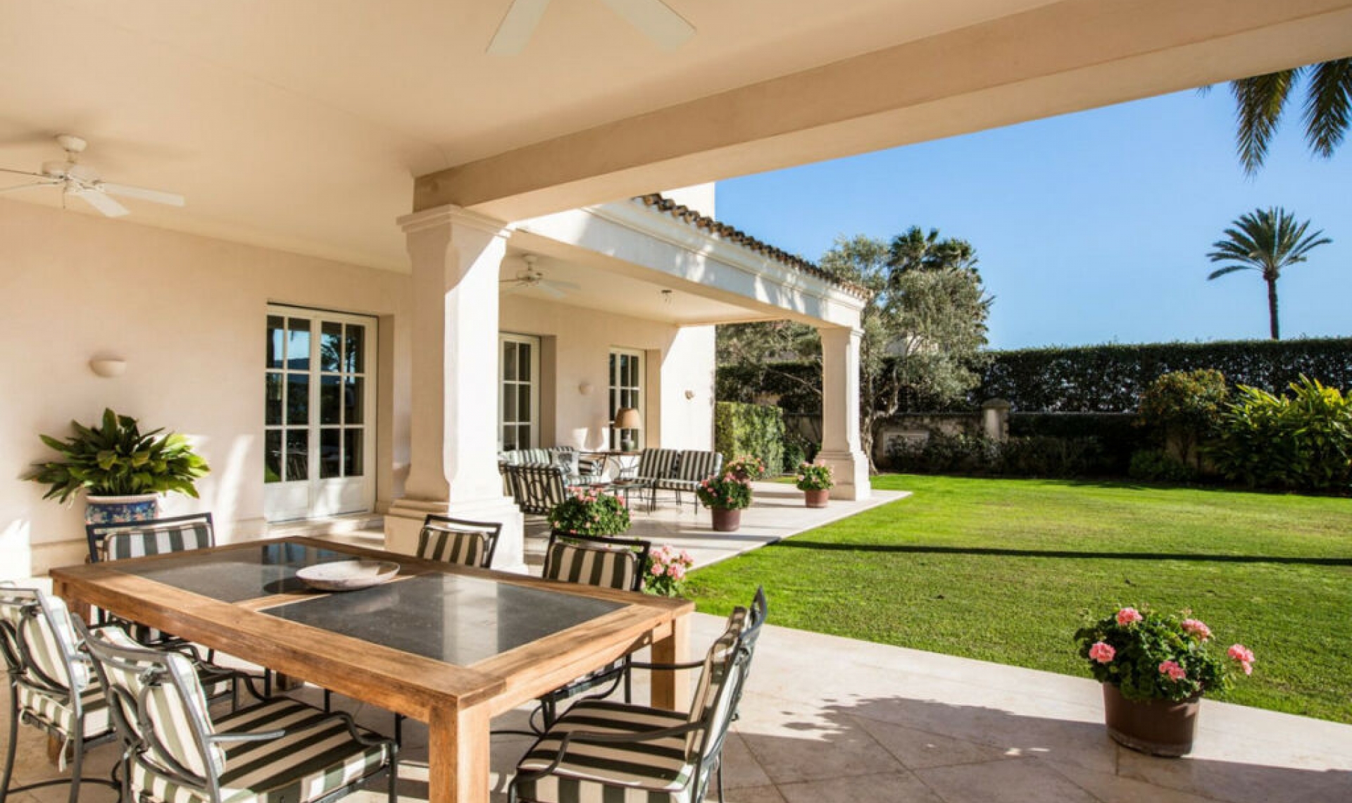 Resale - House -
Los Monteros