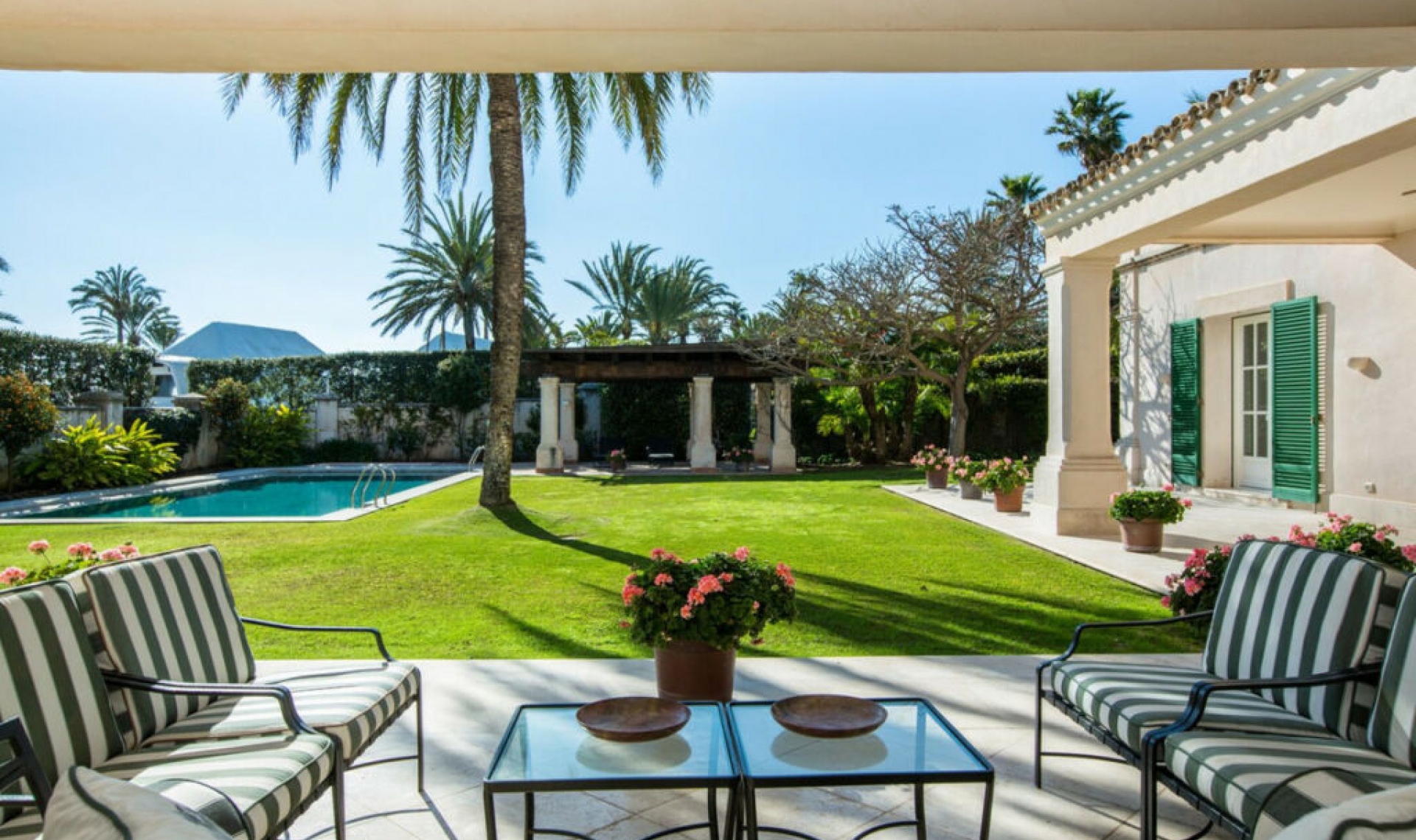 Resale - House -
Los Monteros