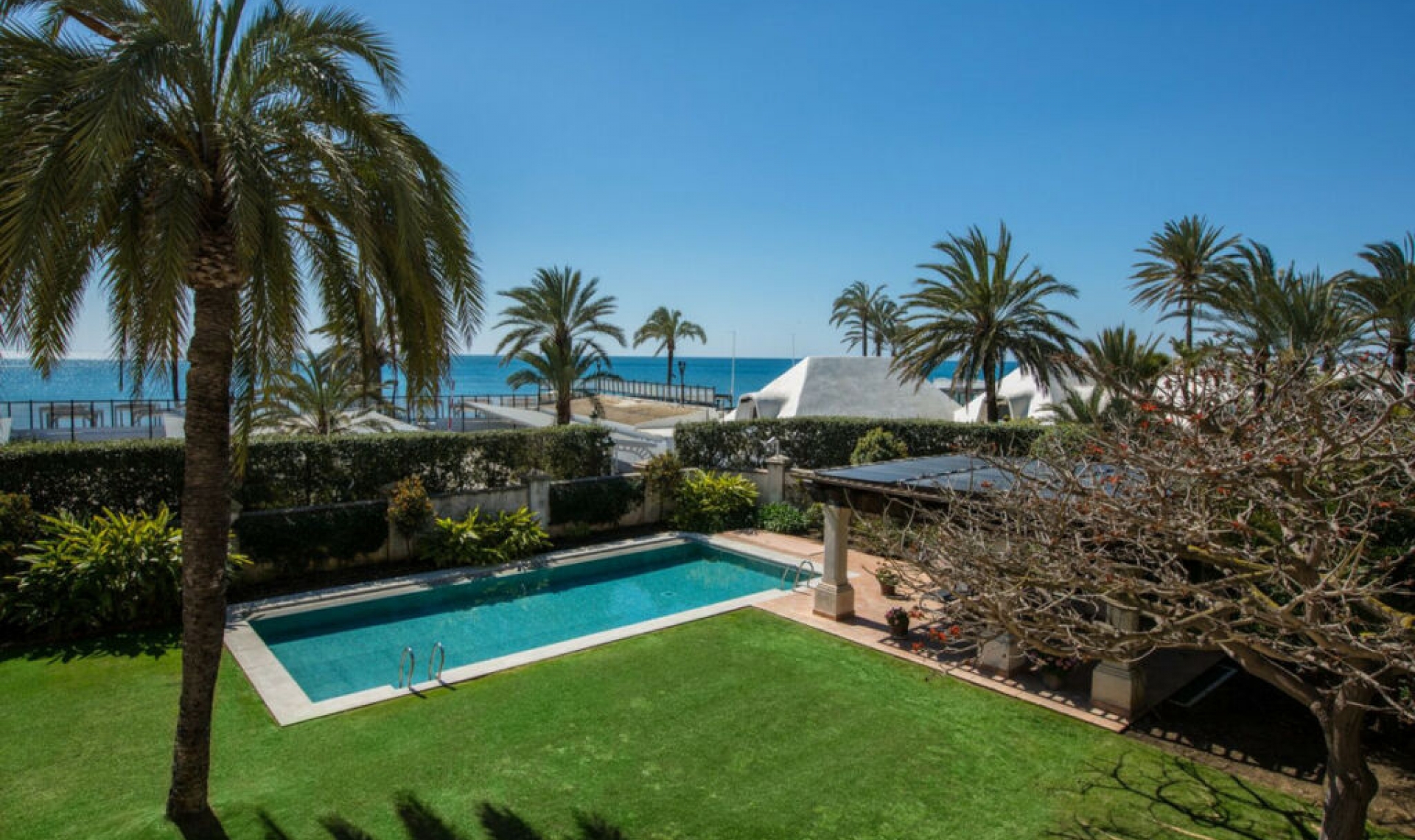 Resale - House -
Los Monteros