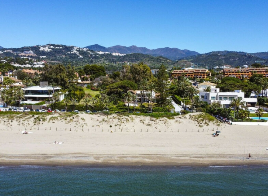 Resale - House -
Los Monteros