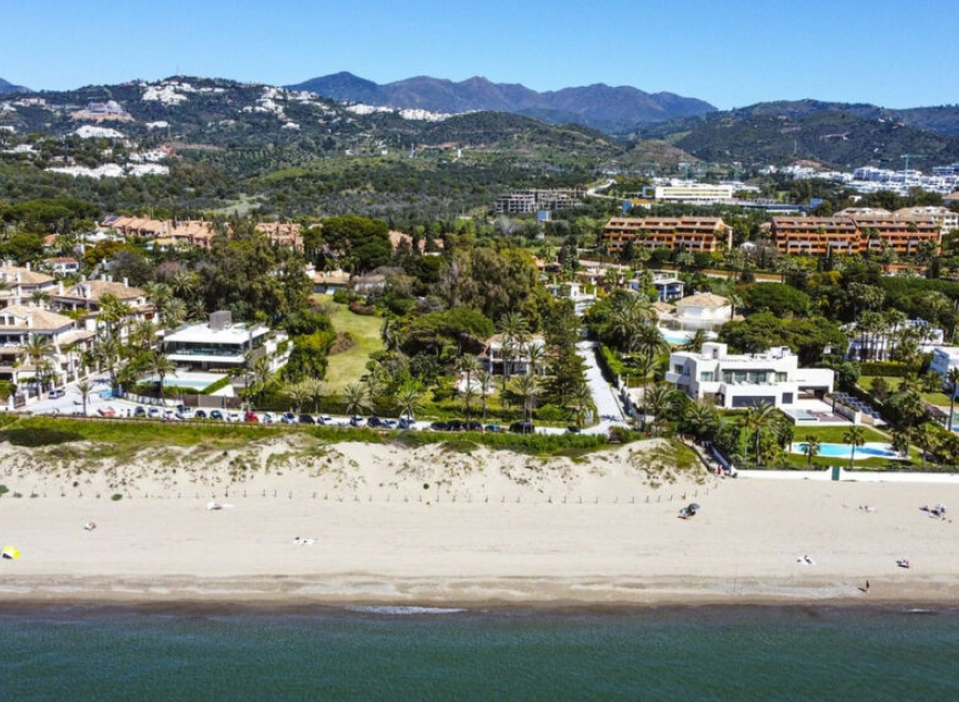 Resale - House -
Los Monteros