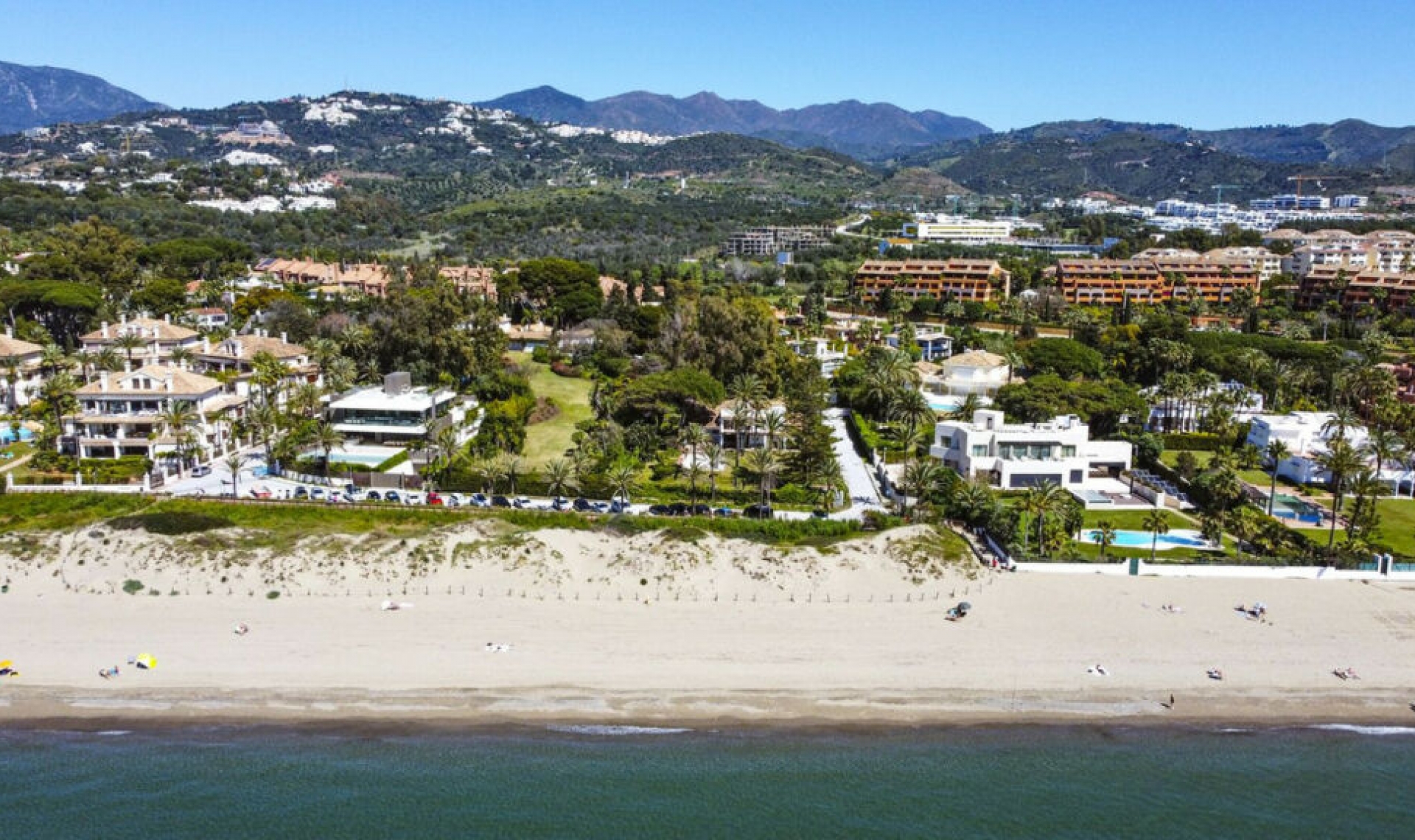 Resale - House -
Los Monteros