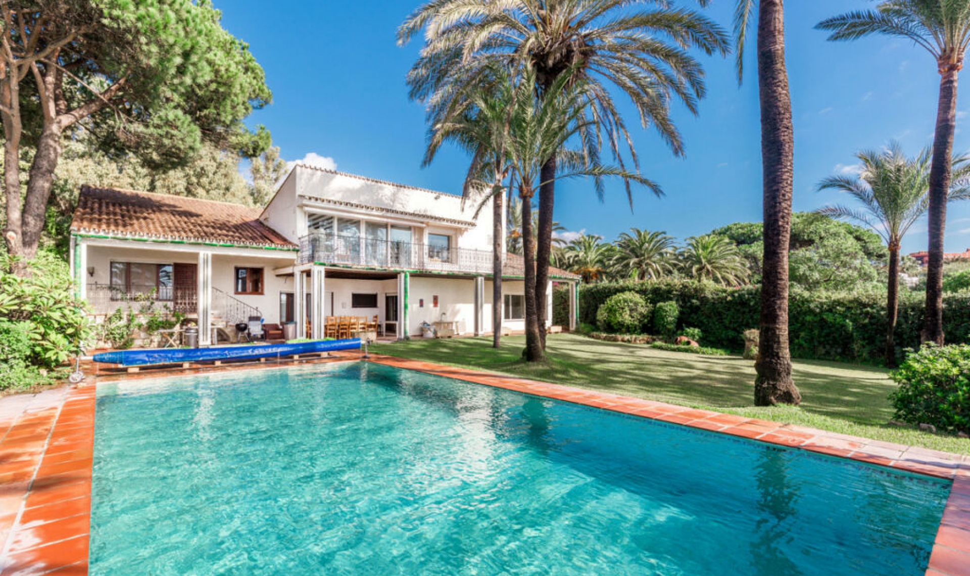 Resale - House -
Los Monteros