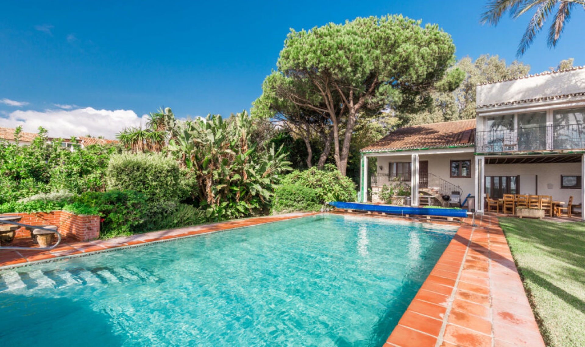 Resale - House -
Los Monteros