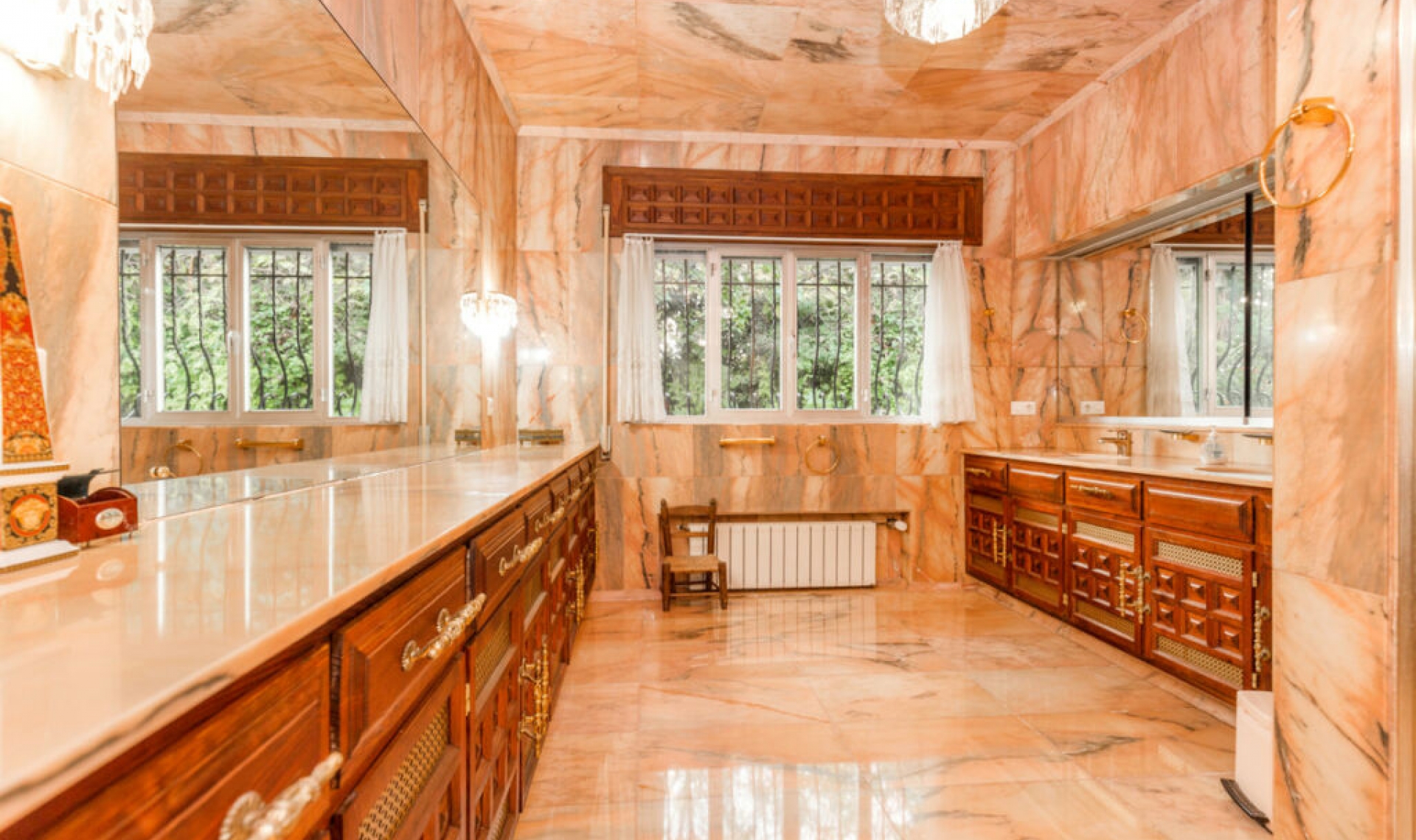 Resale - House -
Los Monteros