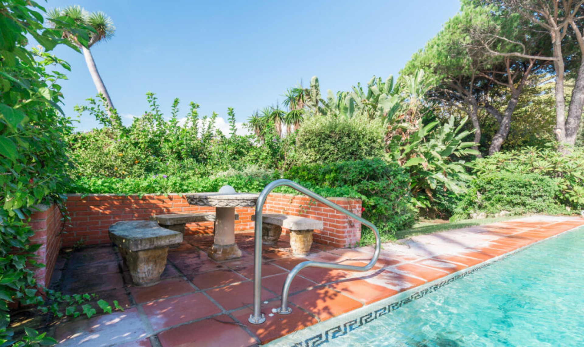 Resale - House -
Los Monteros