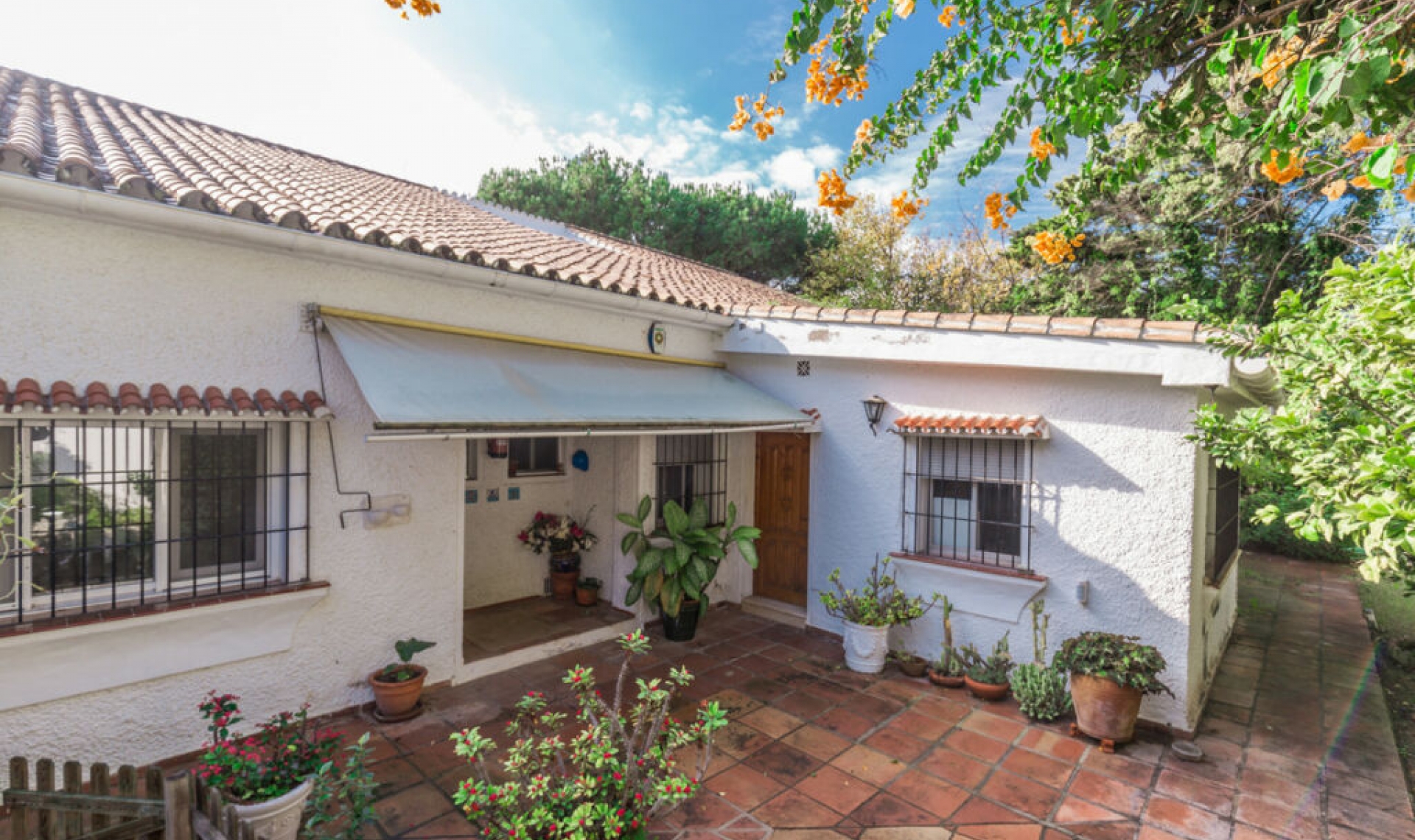Resale - House -
Los Monteros