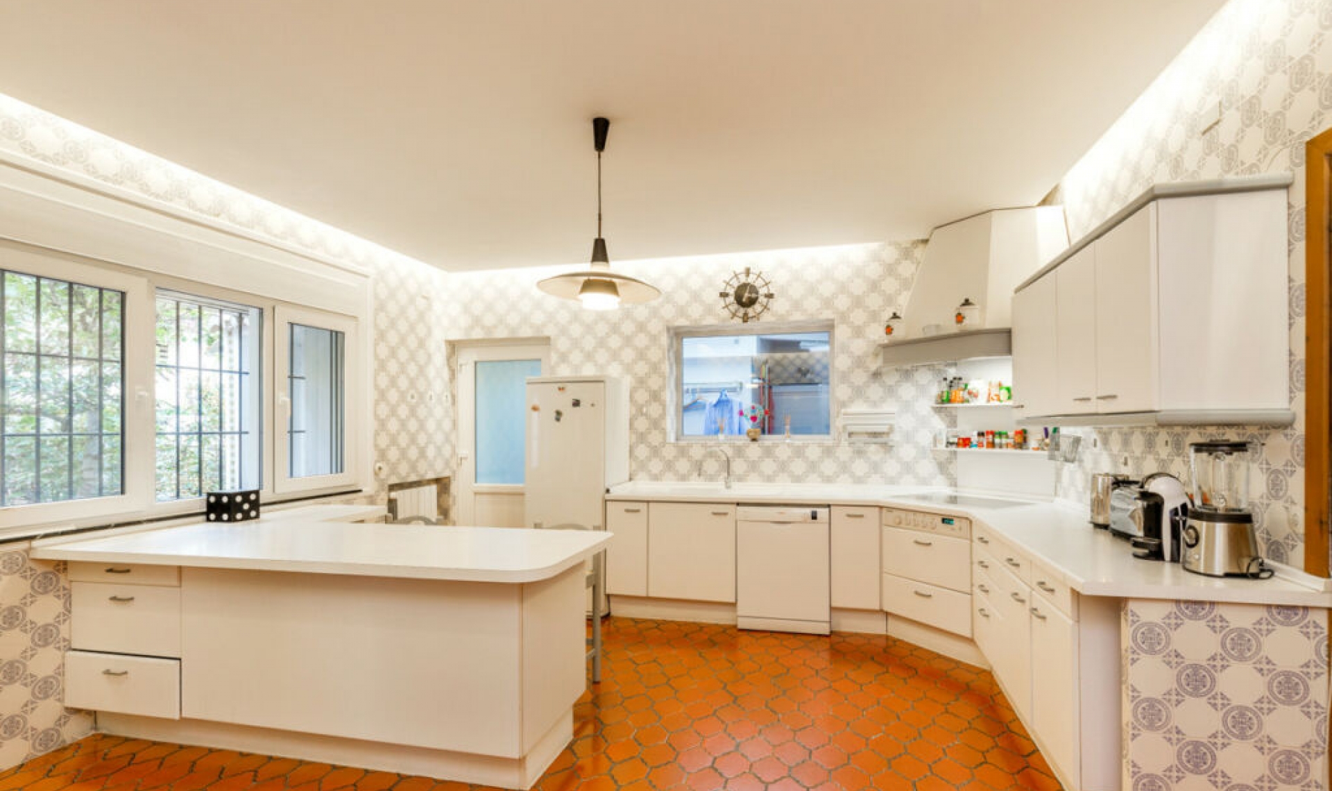 Resale - House -
Los Monteros