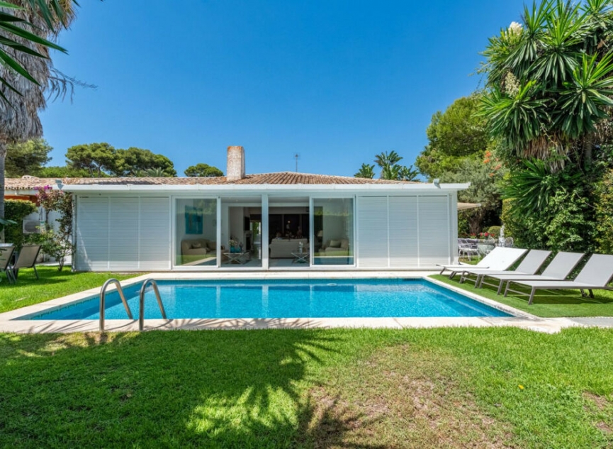 Resale - House -
Los Monteros