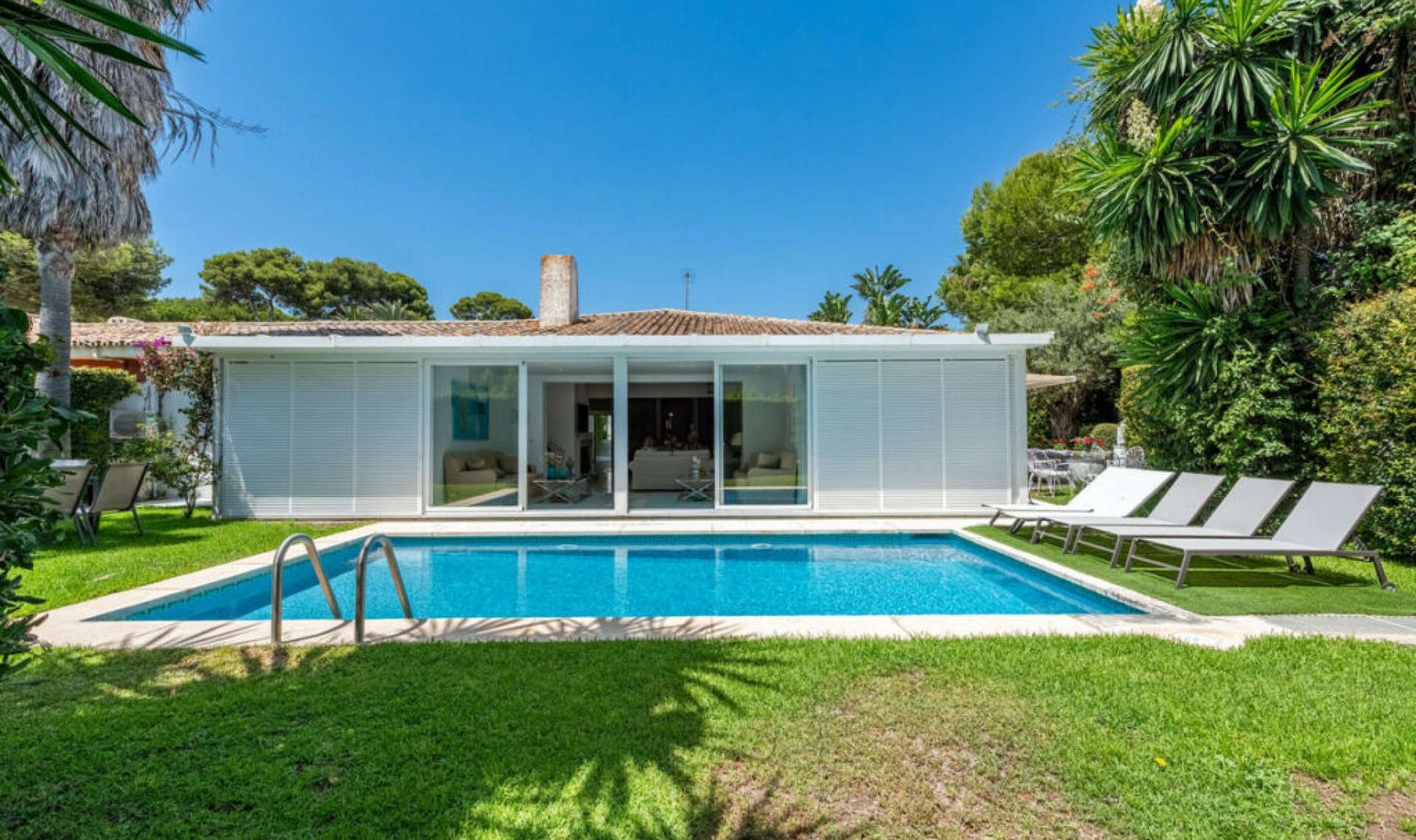 Resale - House -
Los Monteros