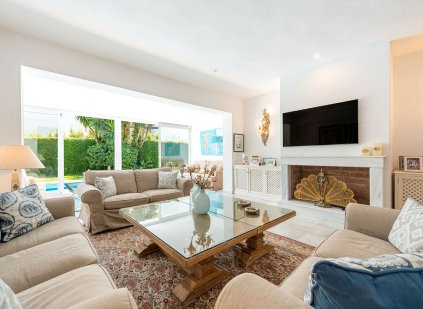 Resale - House -
Los Monteros