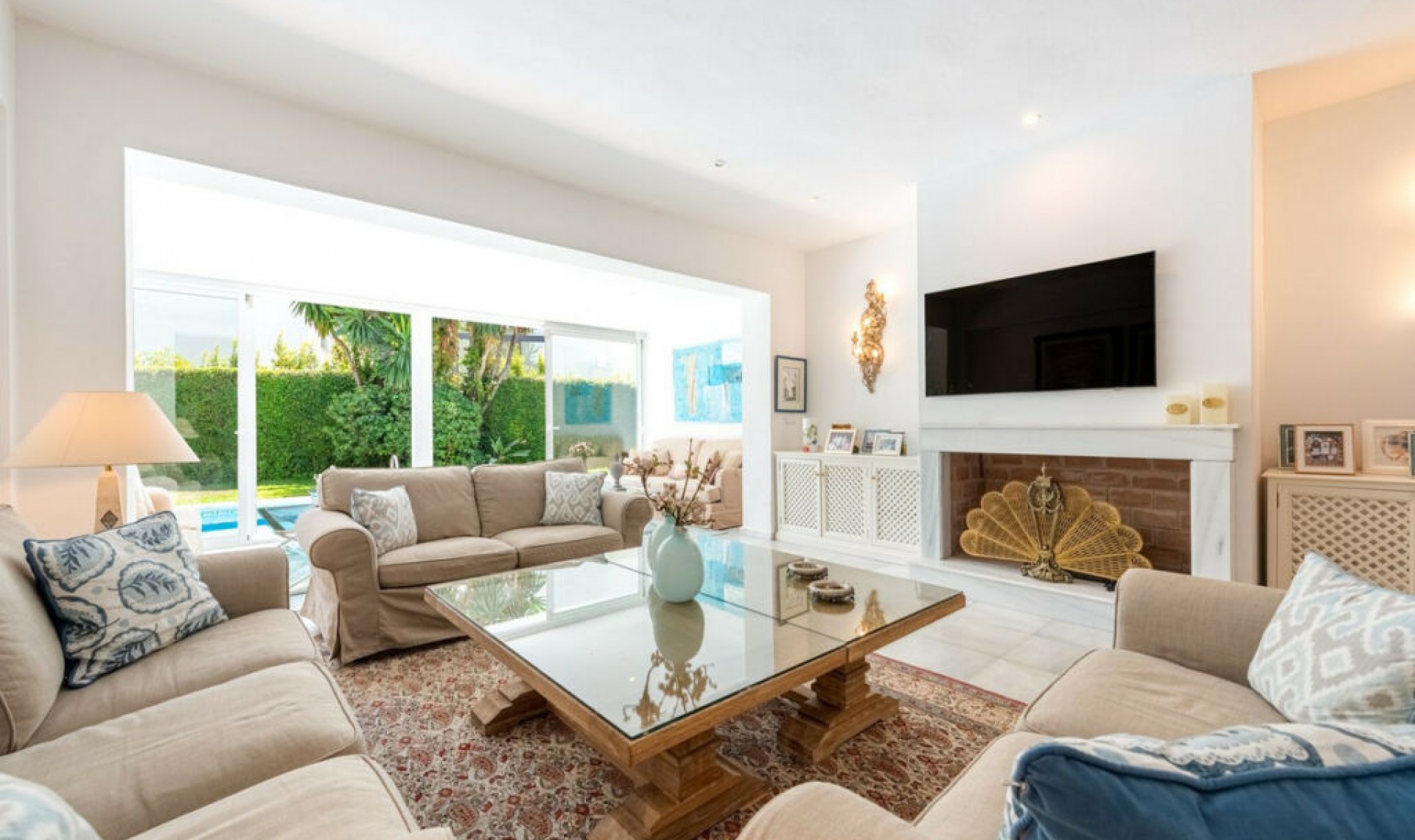 Resale - House -
Los Monteros