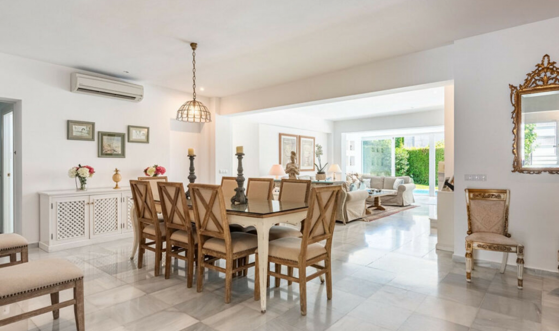 Resale - House -
Los Monteros