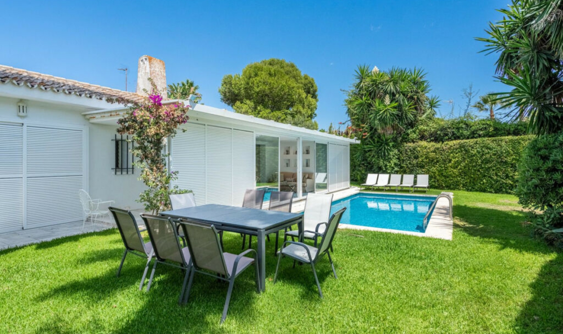 Resale - House -
Los Monteros