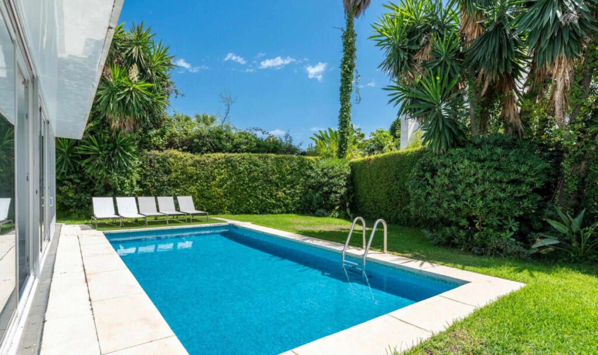 Resale - House -
Los Monteros