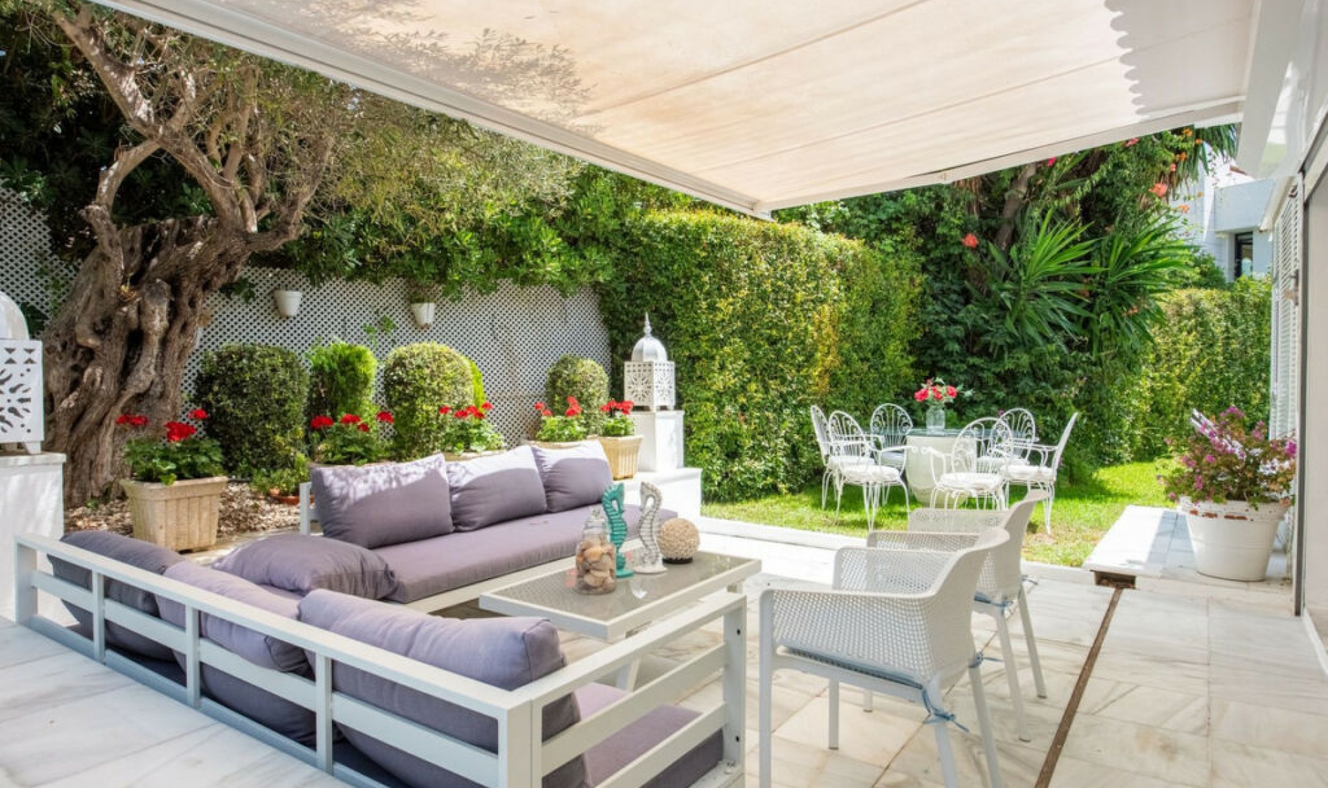 Resale - House -
Los Monteros