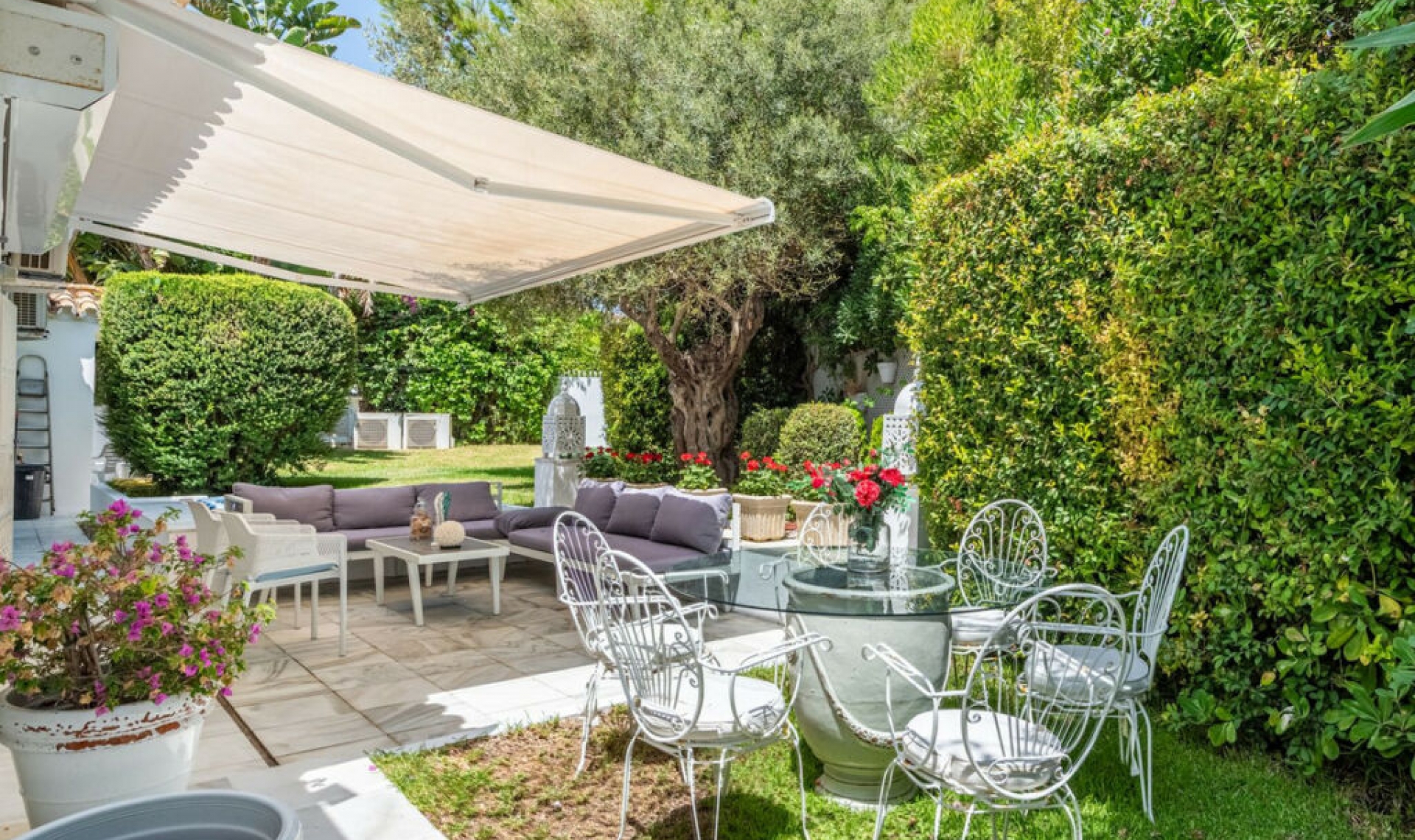 Resale - House -
Los Monteros