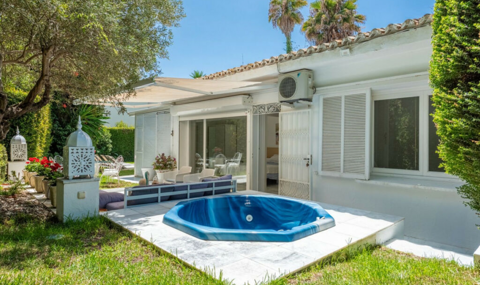 Resale - House -
Los Monteros