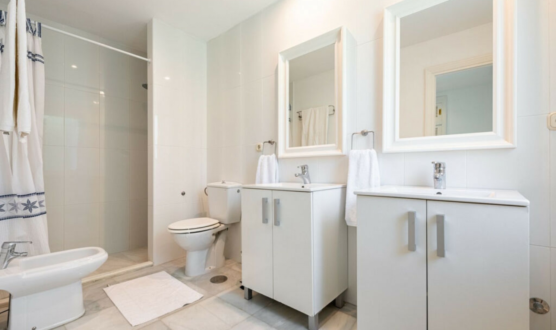 Resale - House -
Los Monteros