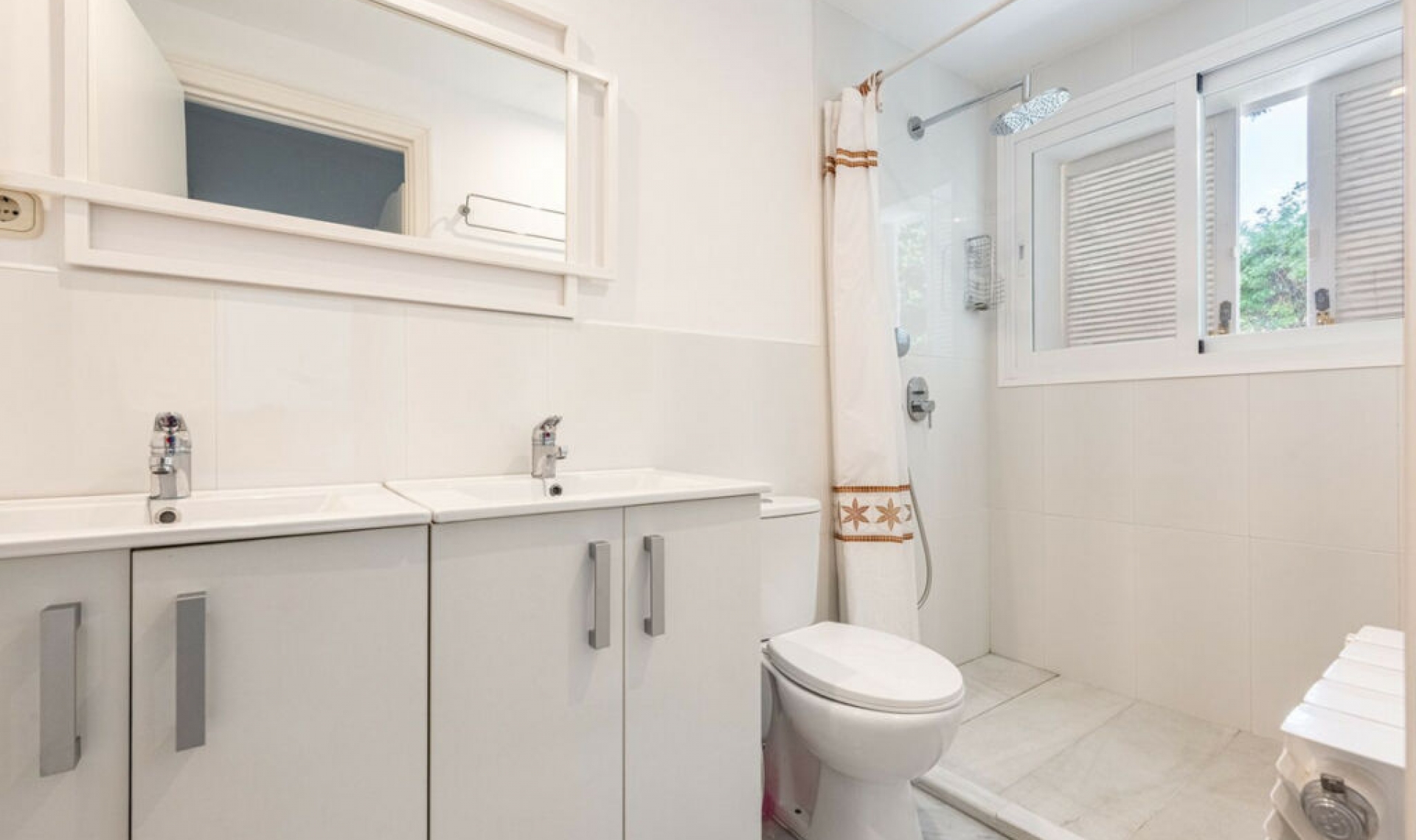 Resale - House -
Los Monteros