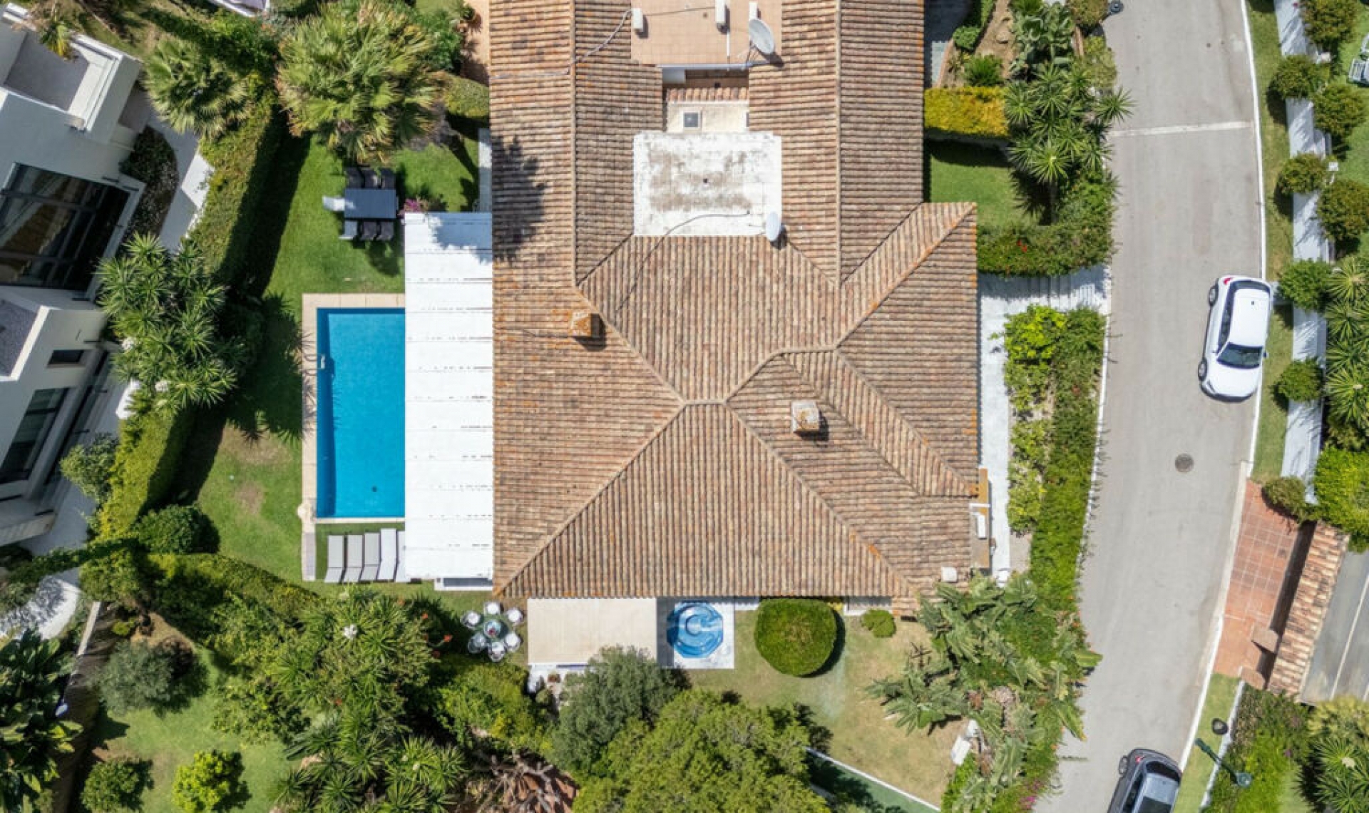 Resale - House -
Los Monteros