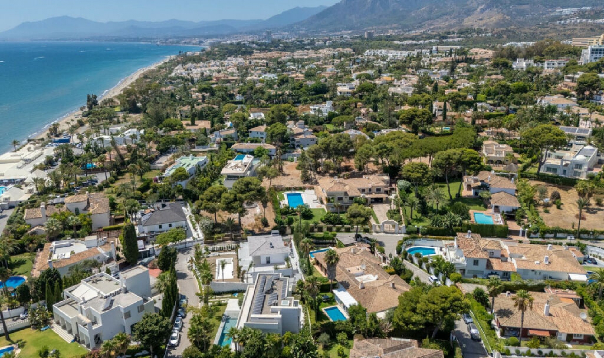 Resale - House -
Los Monteros