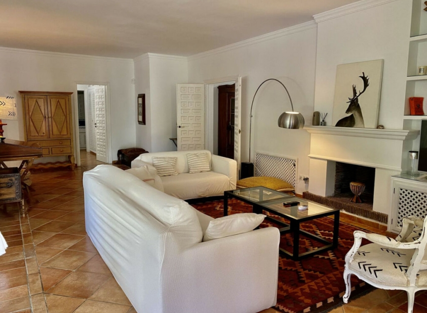 Resale - House -
Los Monteros