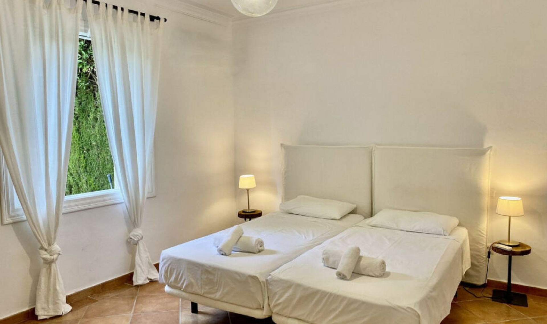 Resale - House -
Los Monteros