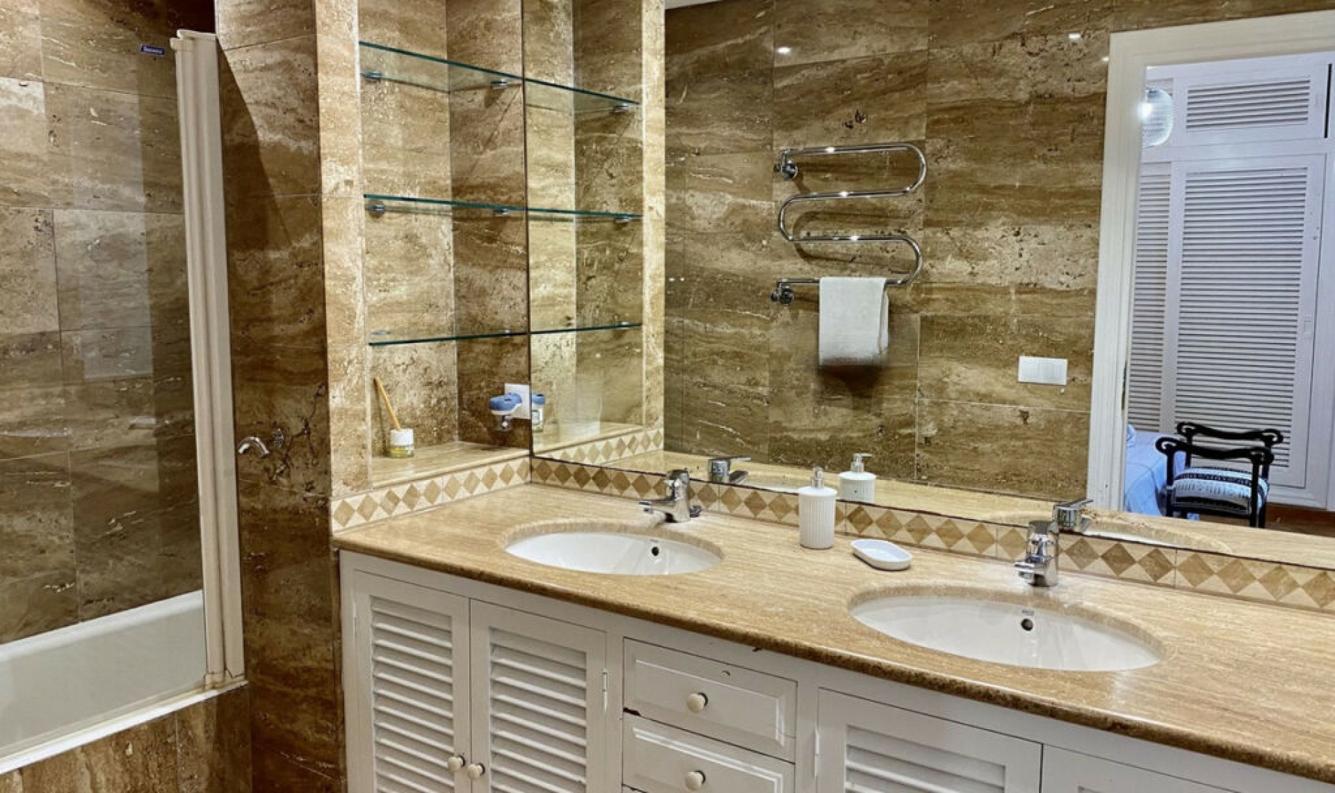 Resale - House -
Los Monteros