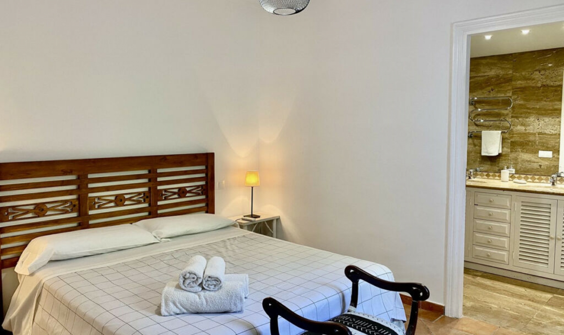 Resale - House -
Los Monteros