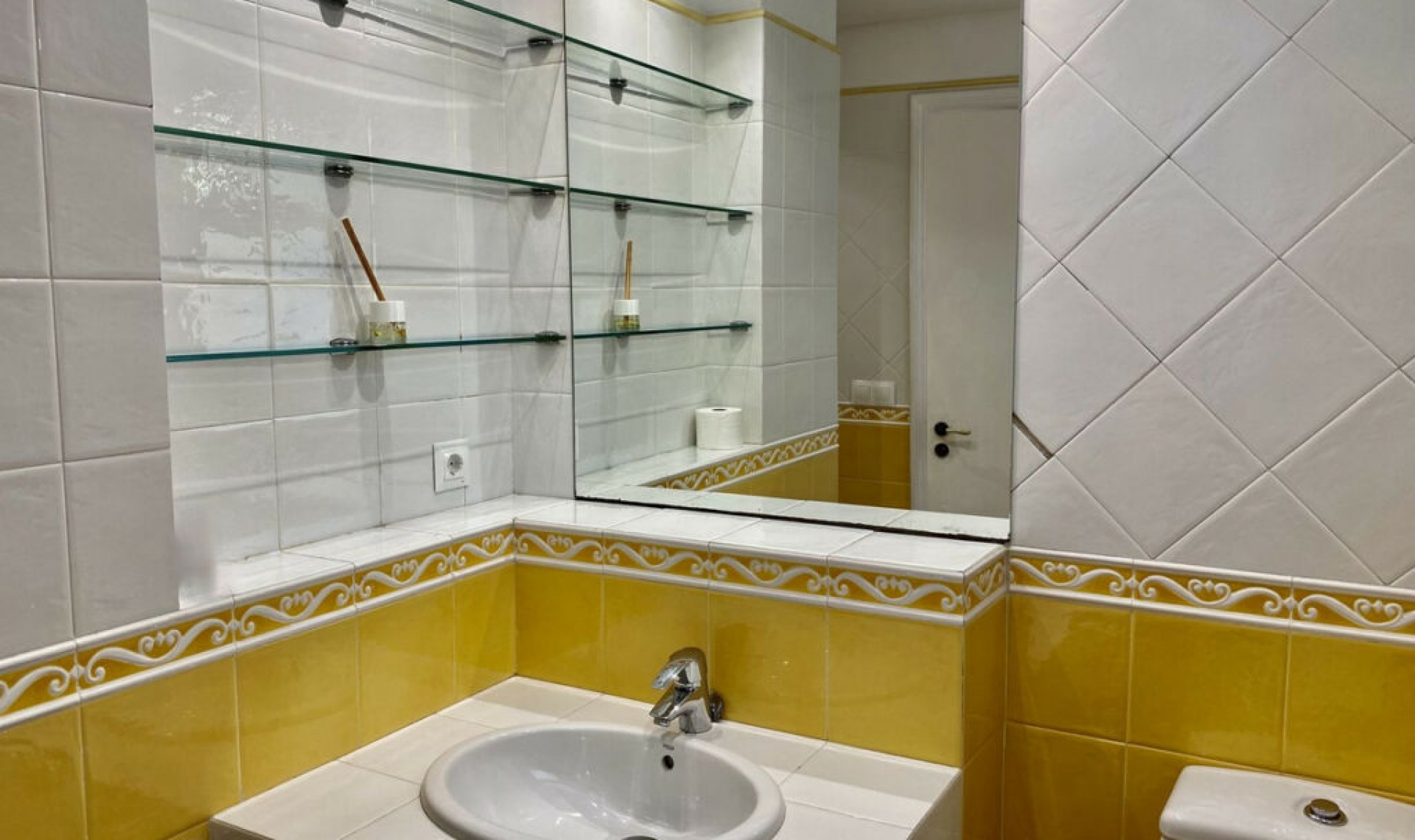 Resale - House -
Los Monteros