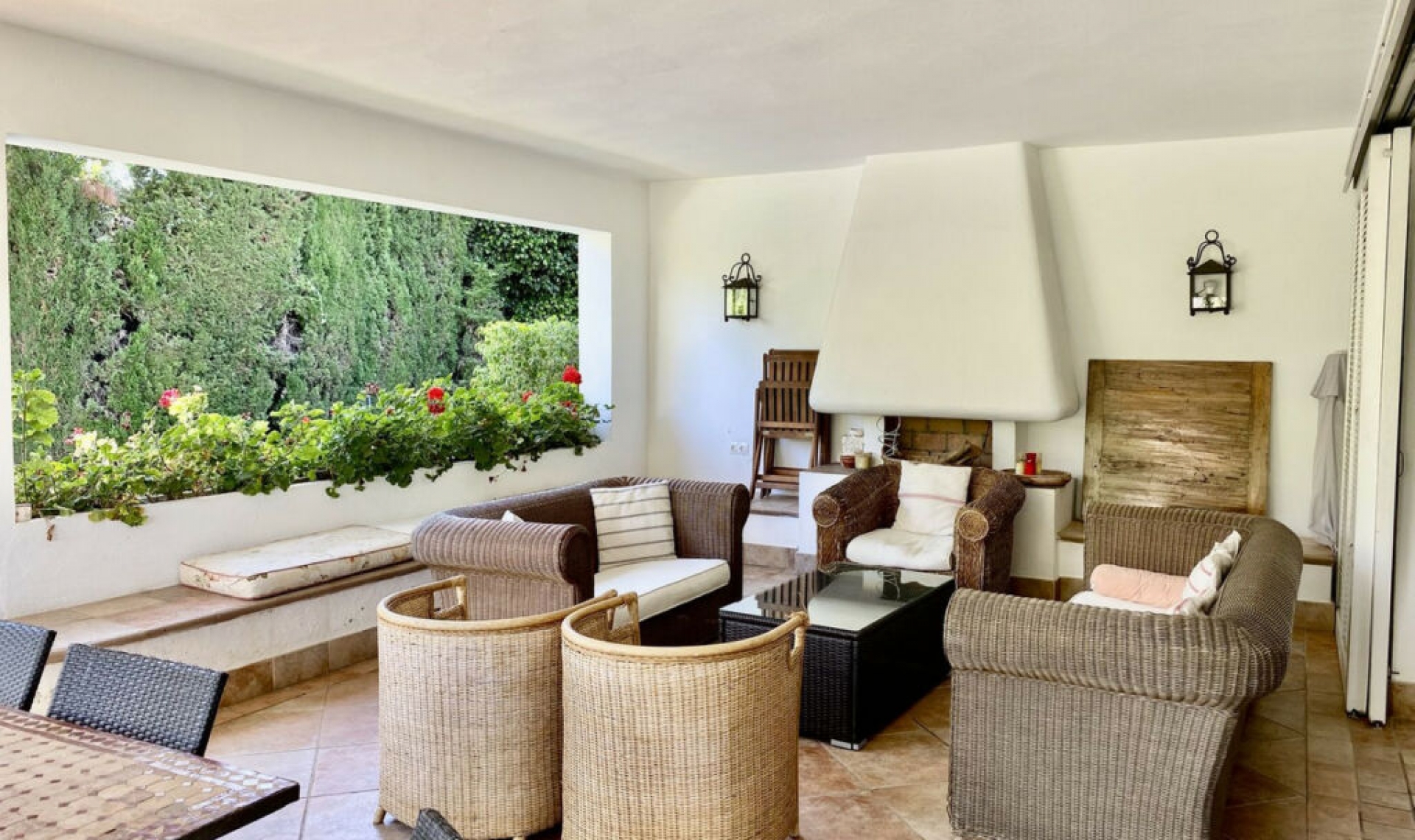 Resale - House -
Los Monteros