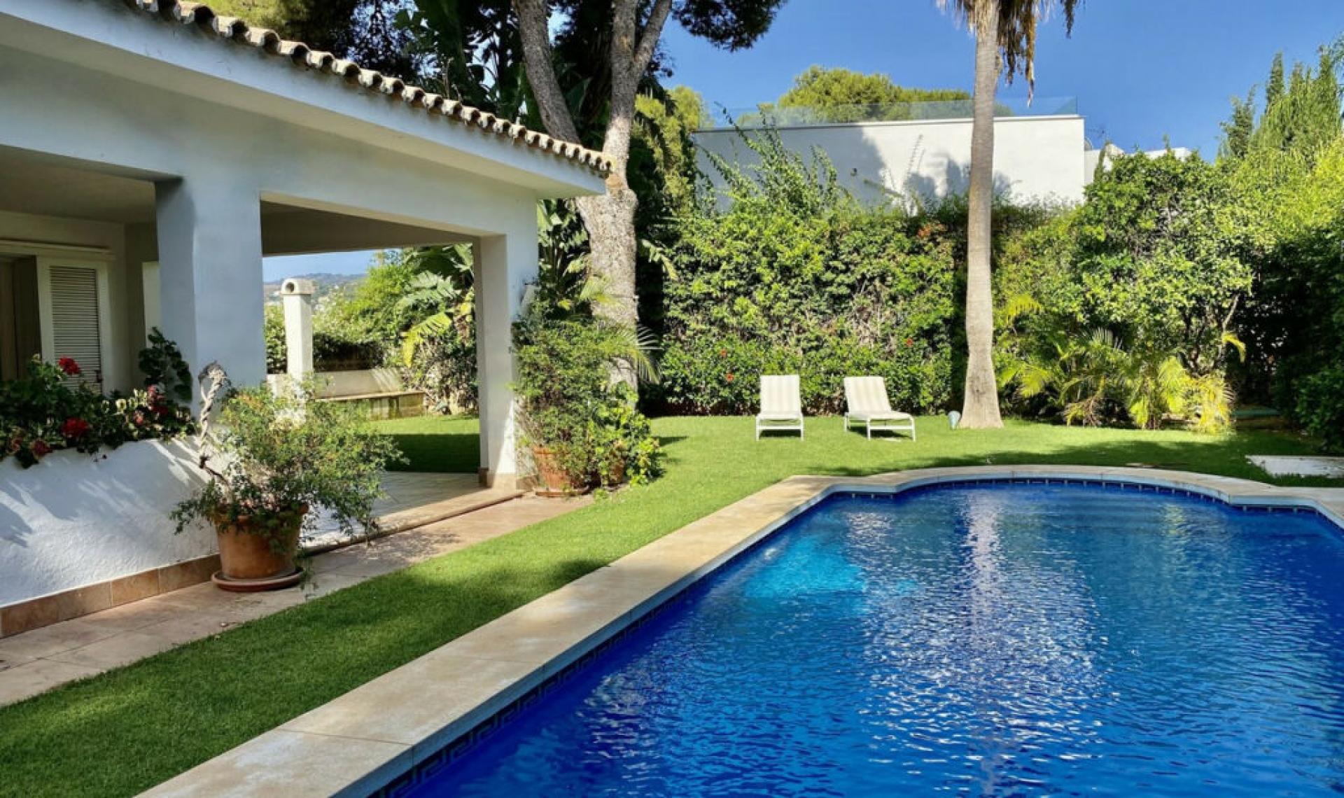 Resale - House -
Los Monteros