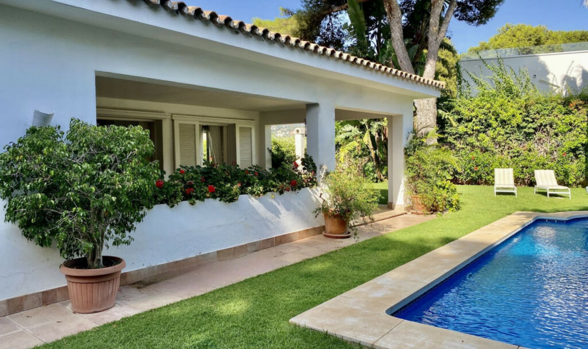 Resale - House -
Los Monteros