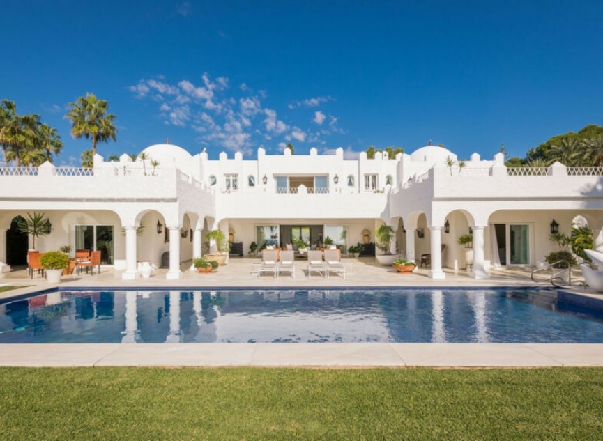 Resale - House -
Los Monteros