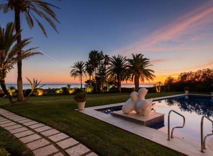 Resale - House -
Los Monteros