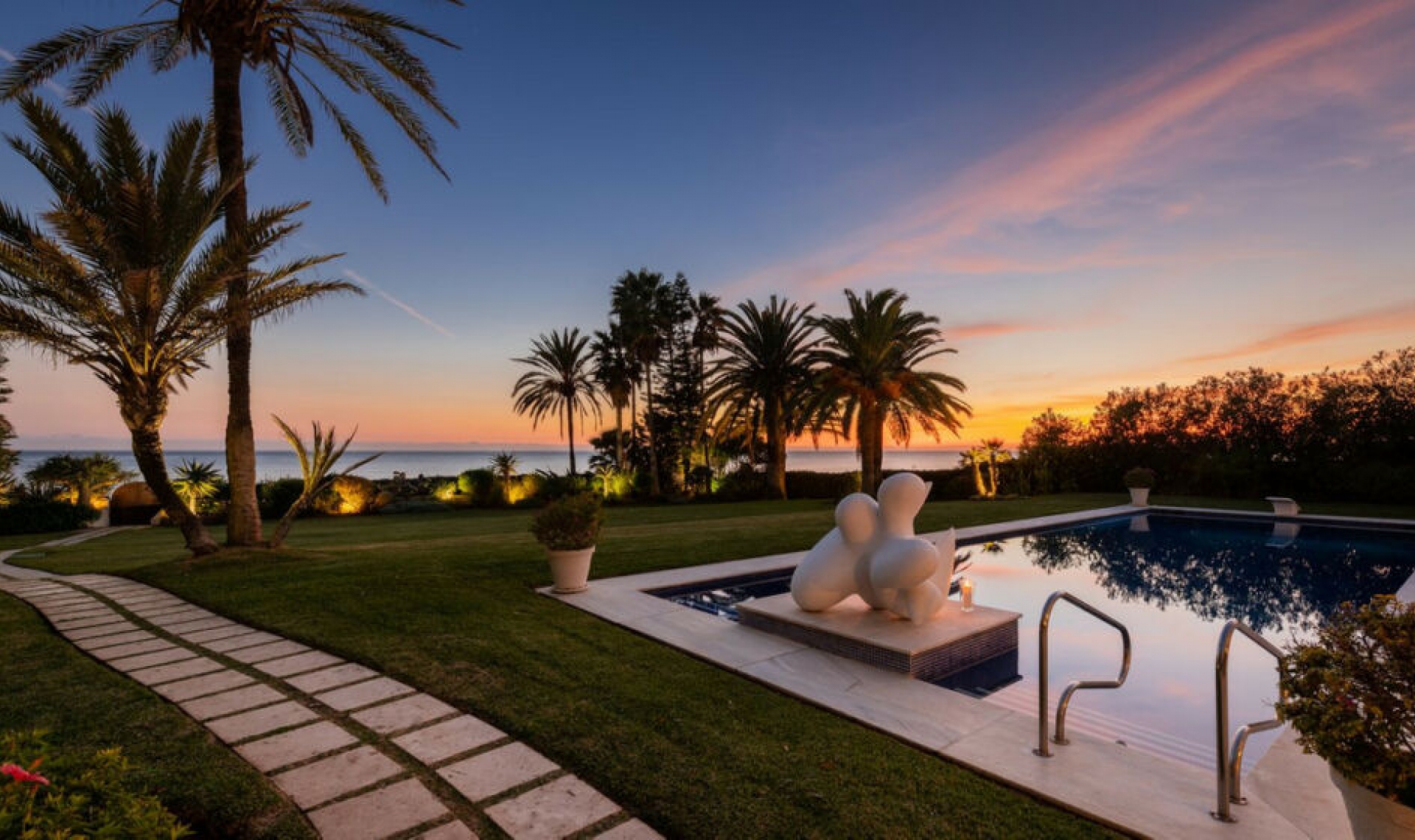 Resale - House -
Los Monteros