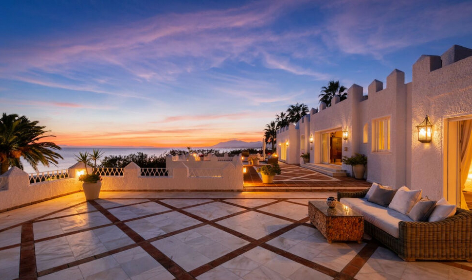 Resale - House -
Los Monteros