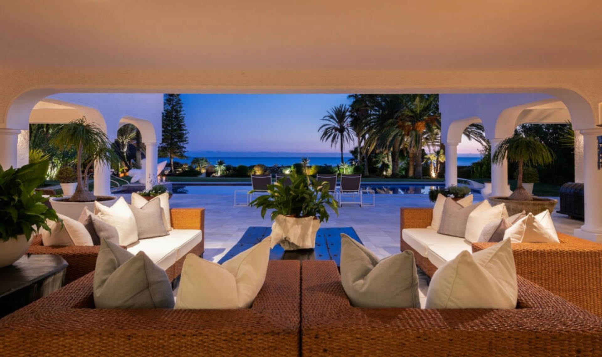 Resale - House -
Los Monteros