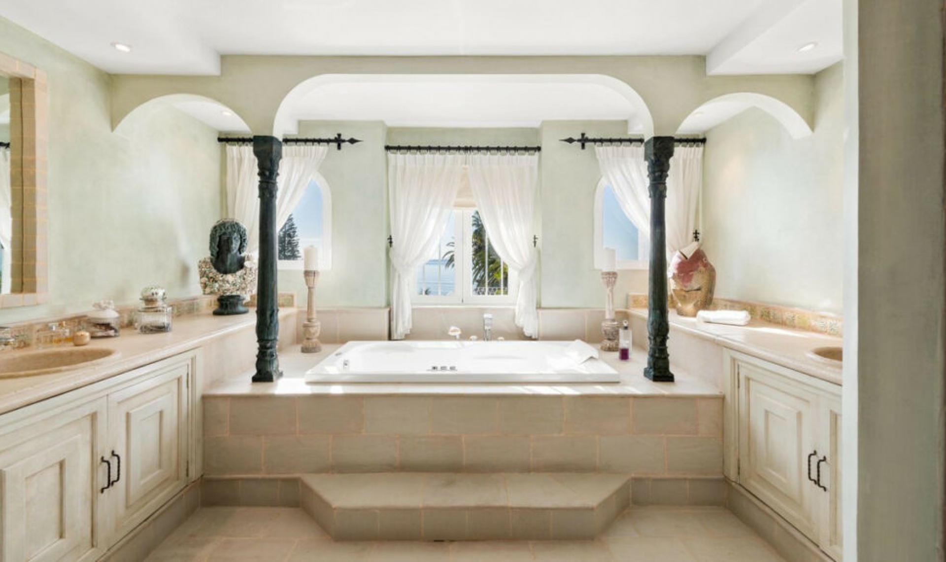 Resale - House -
Los Monteros