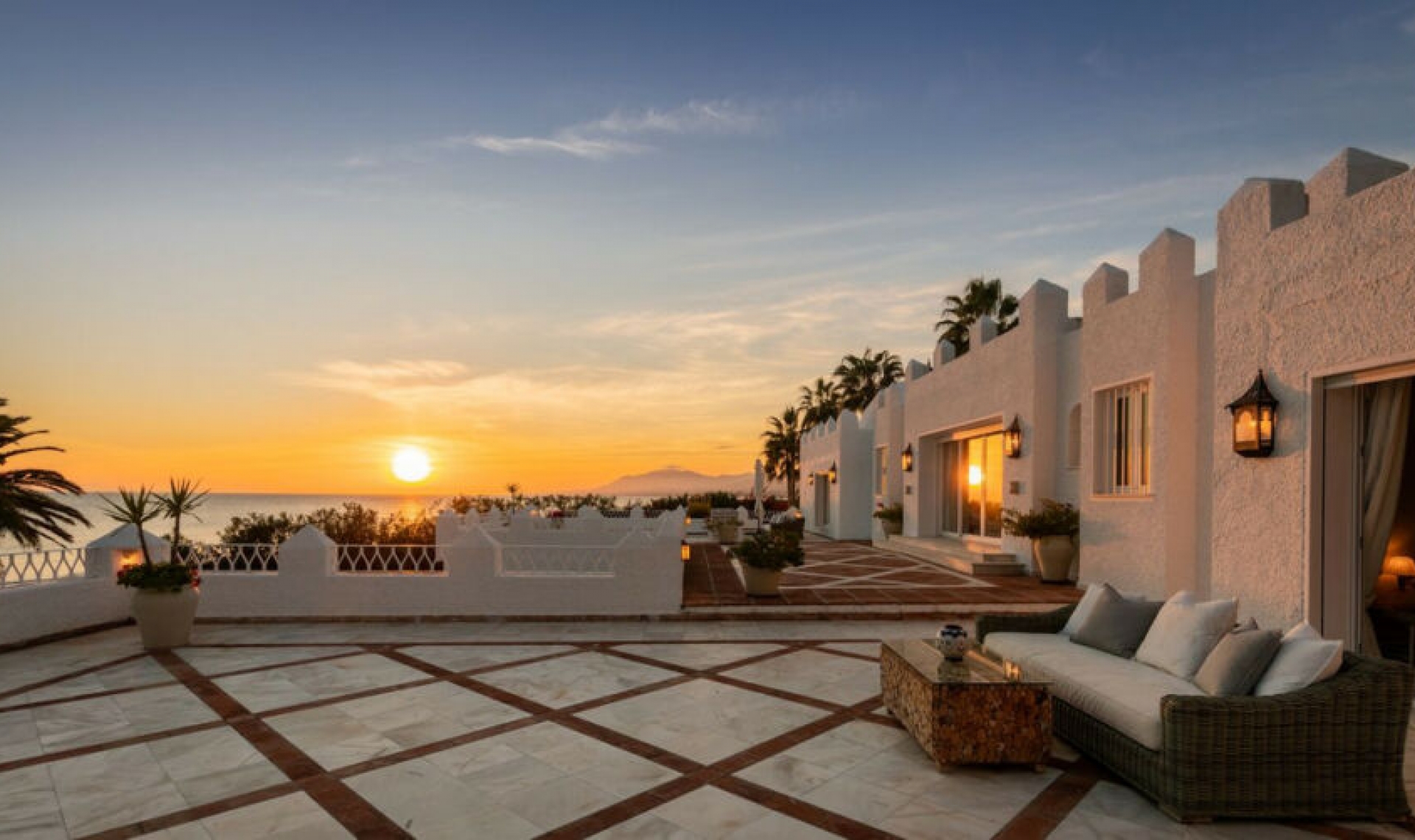 Resale - House -
Los Monteros