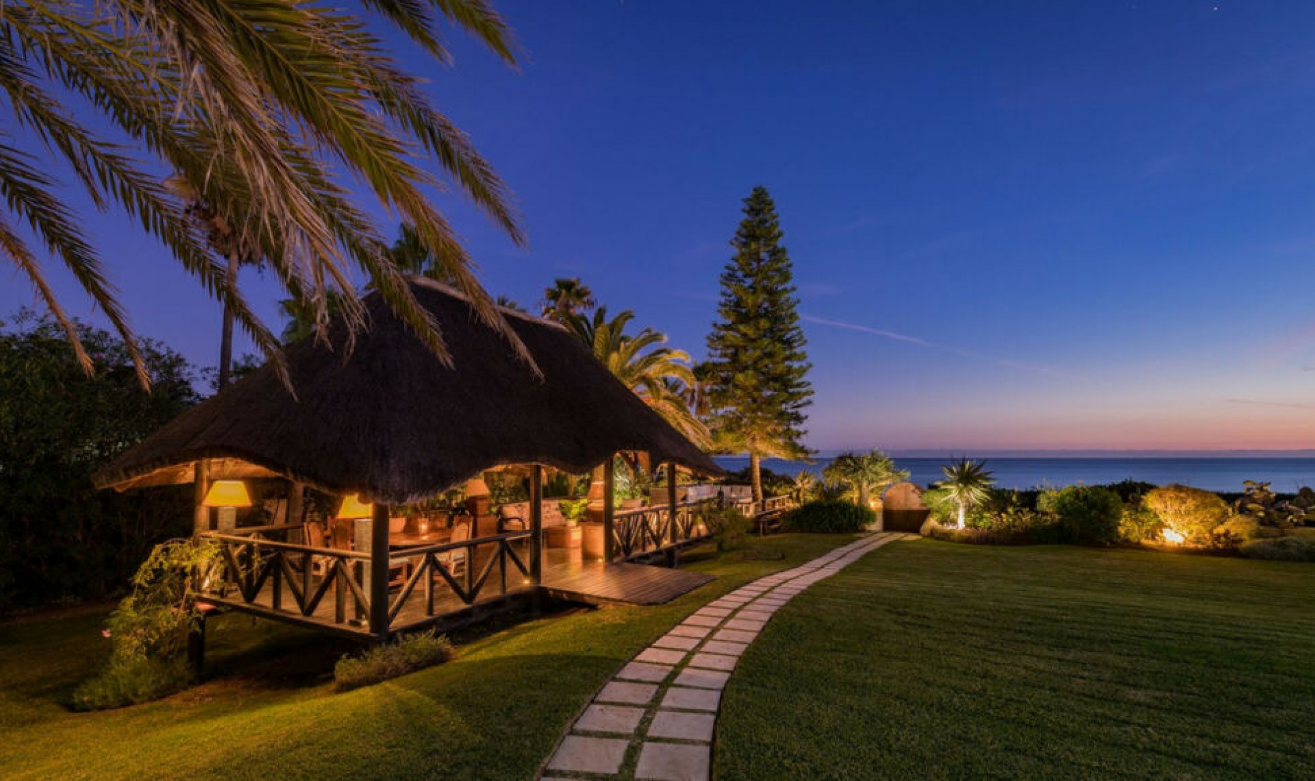Resale - House -
Los Monteros