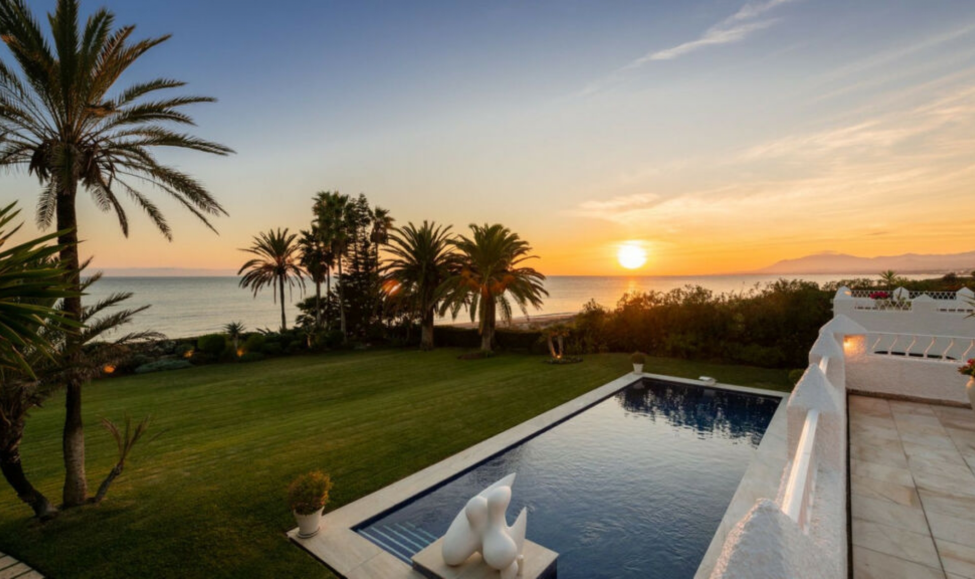 Resale - House -
Los Monteros