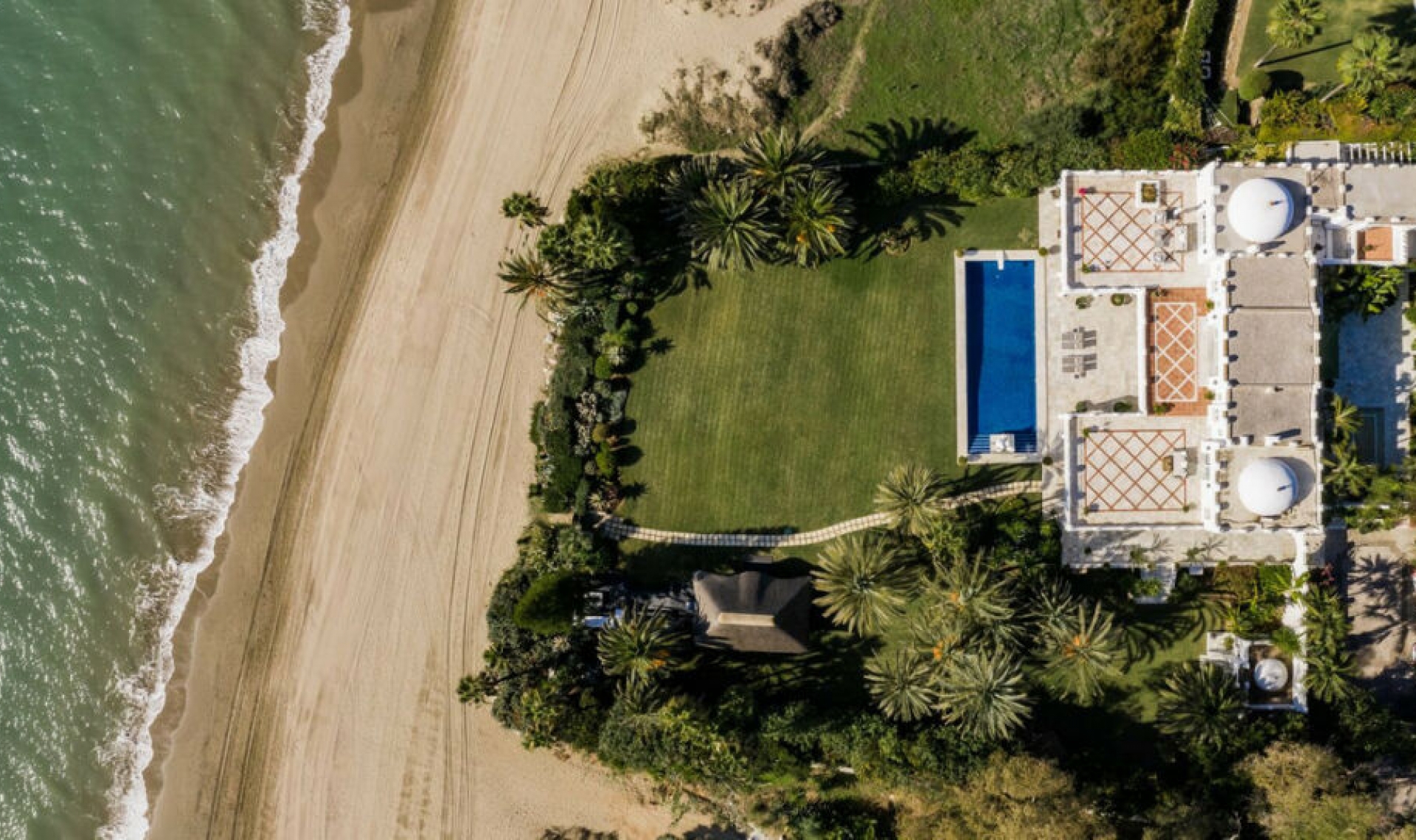 Resale - House -
Los Monteros