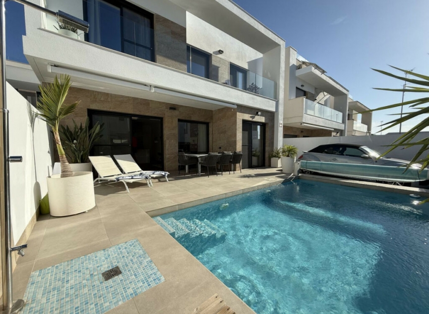 Resale - House -
Los Montesinos