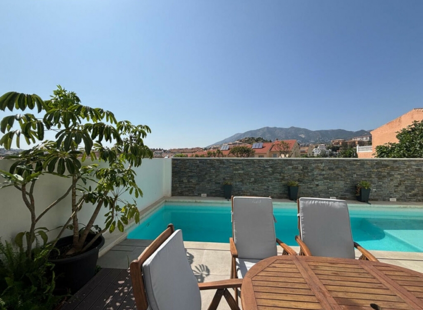 Resale - House -
Los Pacos